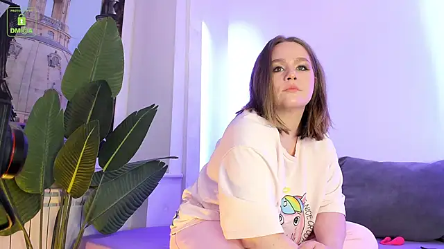 Snapshot of ErikaLust chatting on December 3, 2025, 4:09 am ErikaLust online show from December 3, 2025, 4:09 am