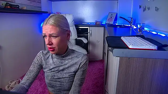 Skinny Nally online show from April 21, 2026, 1:42 am