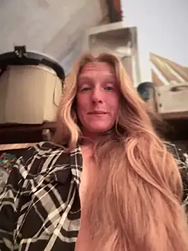 Snapshot of GoldenFlameGoddess chatting on June 16, 2026, 3:47 pm GoldenFlameGoddess online show from June 16, 2026, 3:47 pm