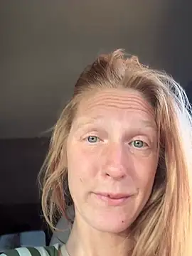 Snapshot of GoldenFlameGoddess chatting on July 19, 2026, 4:00 pm GoldenFlameGoddess online show from July 19, 2026, 4:00 pm
