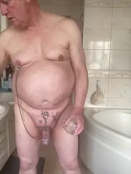 StripperOnStage online show from April 18, 2026, 5:33 am