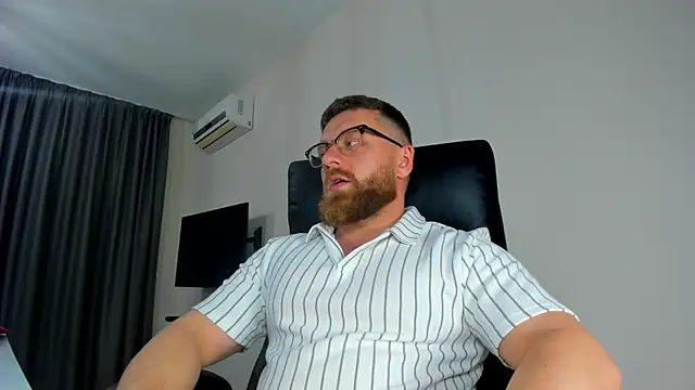 Snapshot of Findom_guy chatting on April 30, 2026, 5:19 pm Findom guy online show from April 30, 2026, 5:19 pm