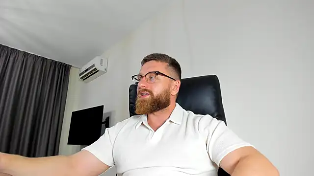 Snapshot of Findom_guy chatting on May 26, 2026, 4:36 pm Findom guy online show from May 26, 2026, 4:36 pm