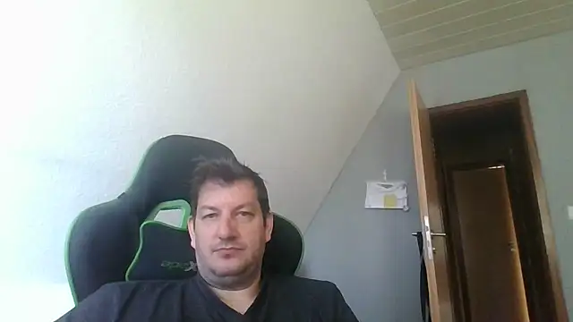 Snapshot of Golffahrer1982 chatting on July 31, 2026, 9:52 am Golffahrer1982 online show from July 31, 2026, 9:52 am