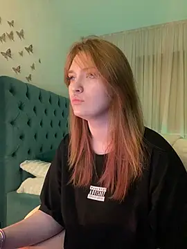  Chlo  e online show from February 28, 2025, 11:34 pm