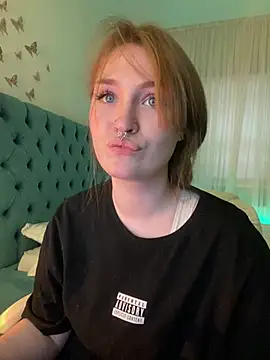  Chlo  e online show from March 1, 2025, 5:42 am