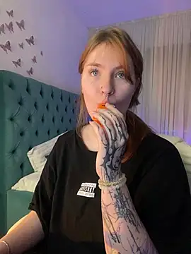  Chlo  e online show from March 13, 2025, 11:27 pm