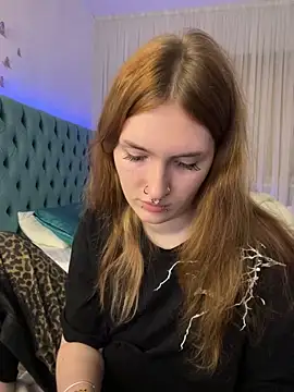  Chlo  e online show from October 12, 2025, 9:36 pm