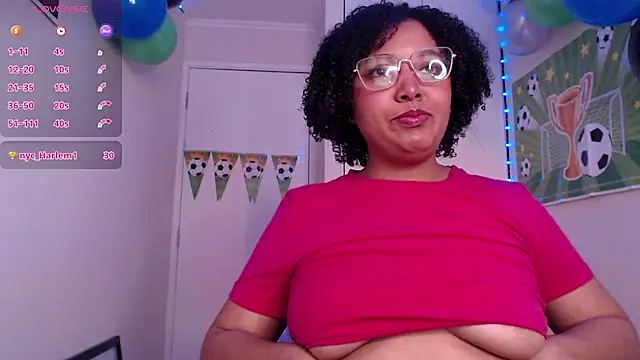 Snapshot of michell_bling1 chatting on July 6, 2026, 12:35 pm michell bling1 online show from July 6, 2026, 12:35 pm