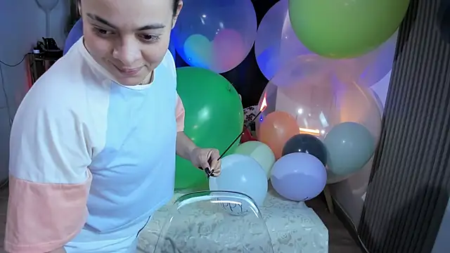 Cuttiealice online show from January 24, 2025, 8:32 pm