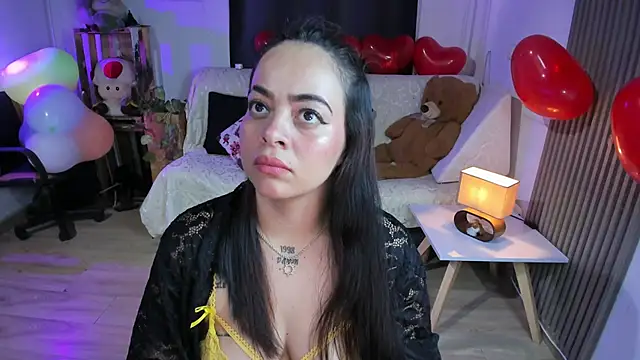 Cuttiealice online show from February 18, 2025, 3:32 pm