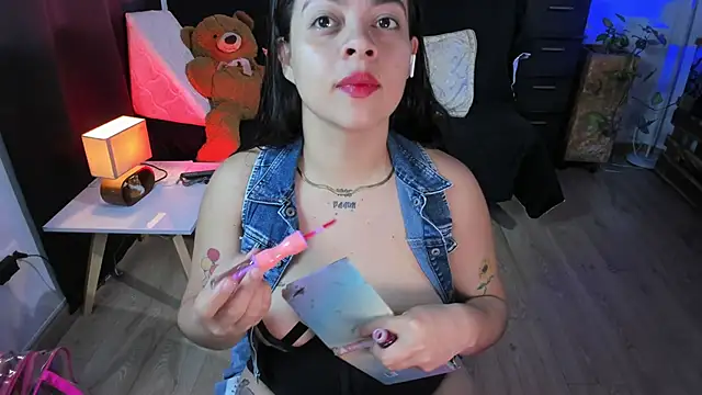 Cuttiealice online show from March 11, 2025, 5:35 pm