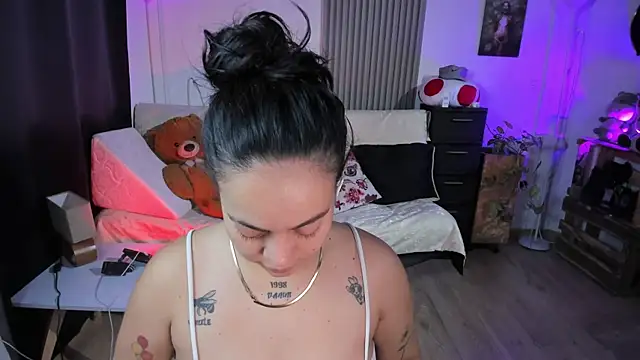 Cuttiealice online show from March 15, 2025, 11:40 am