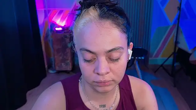 Cuttiealice online show from October 24, 2025, 7:32 pm