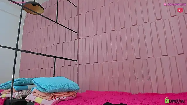 Briana Wells  online show from February 6, 2025, 4:14 pm