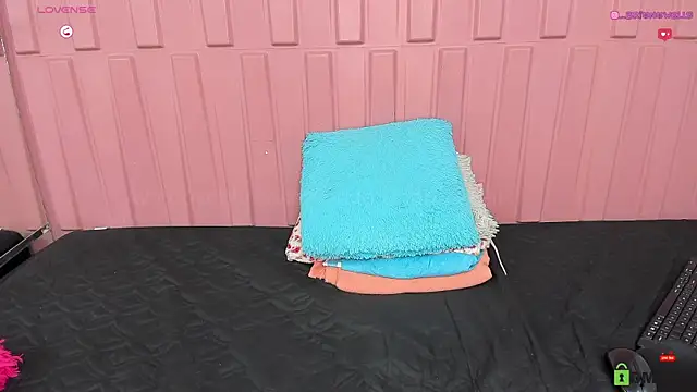 Briana Wells  online show from March 12, 2025, 4:24 pm