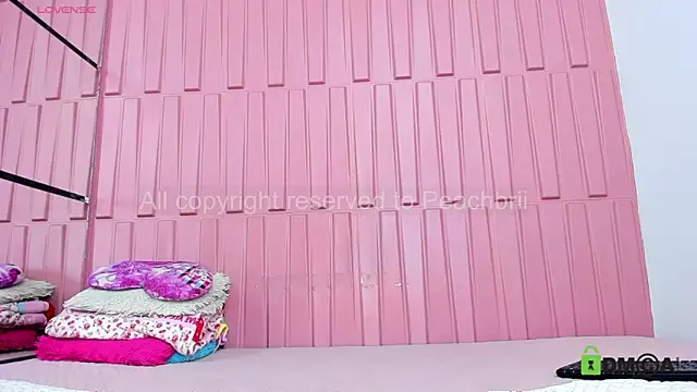 Briana Wells  online show from September 11, 2025, 1:55 pm