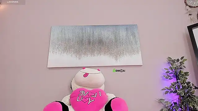 Briana Wells  online show from October 15, 2025, 2:06 pm