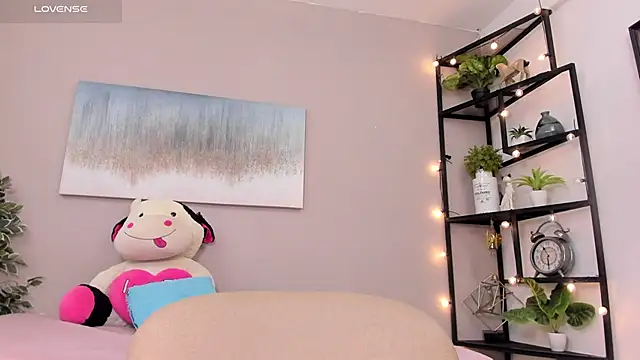 Briana Wells  online show from March 31, 2026, 12:38 pm