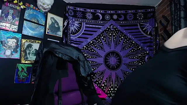 Yourmadame P online show from November 21, 2025, 12:21 am