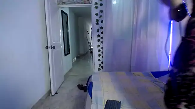 ivonne  hott1 online show from September 26, 2025, 6:45 pm