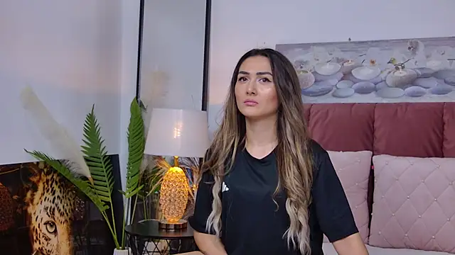 NicolLopeze online show from January 28, 2025, 5:56 pm