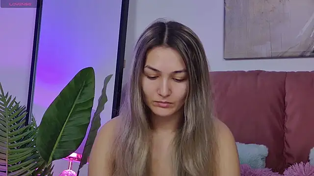 NicolLopeze online show from November 17, 2025, 6:52 am