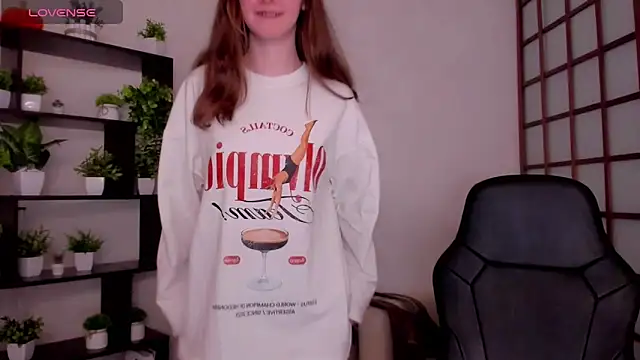 KateCuddle online show from March 18, 2026, 2:47 am