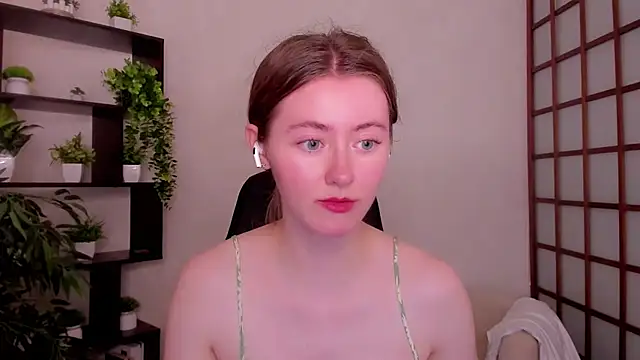 KateCuddle online show from June 30, 2026, 2:45 am