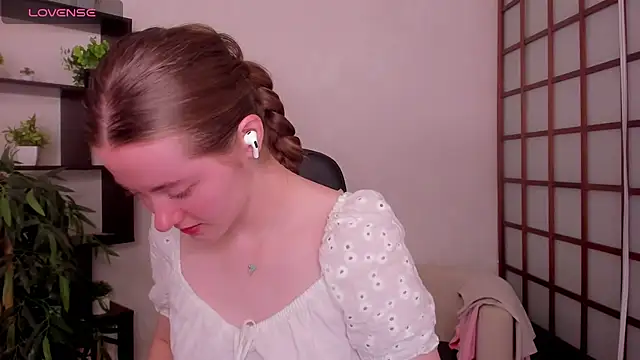 KateCuddle online show from July 2, 2026, 2:44 am