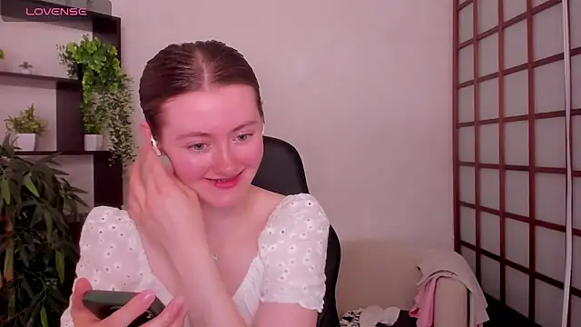 KateCuddle online show from July 2, 2026, 3:23 am