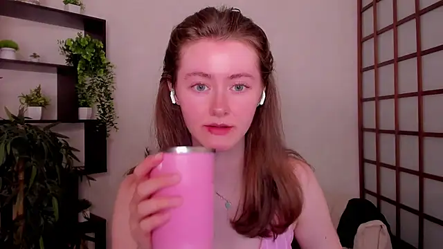KateCuddle online show from July 3, 2026, 2:40 am
