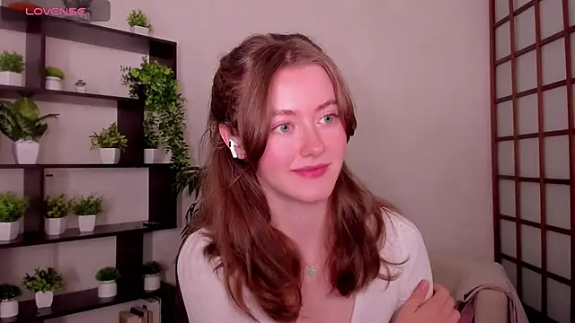 KateCuddle online show from July 9, 2026, 3:32 am