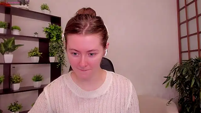 KateCuddle online show from August 4, 2026, 2:04 am