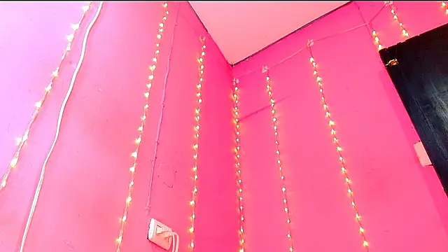 Snapshot of alaiia_rosse chatting on December 14, 2025, 3:50 pm alaiia rosse online show from December 14, 2025, 3:50 pm