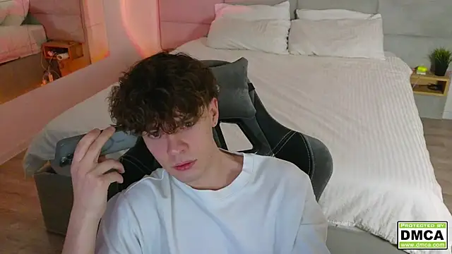 cute thomas online show from December 16, 2024, 12:04 am