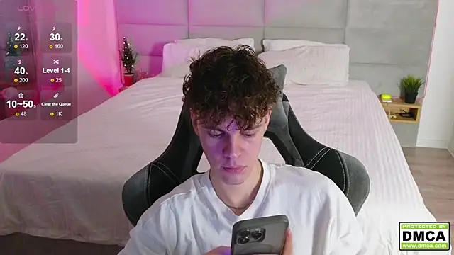 cute thomas online show from December 28, 2024, 7:33 pm