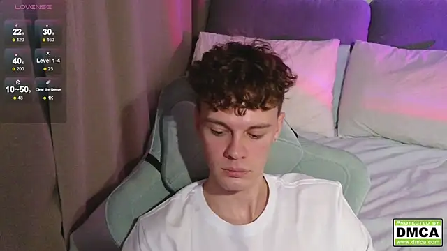 cute thomas online show from December 15, 2025, 8:57 pm