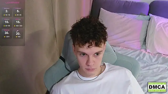 cute thomas online show from December 16, 2025, 4:01 pm