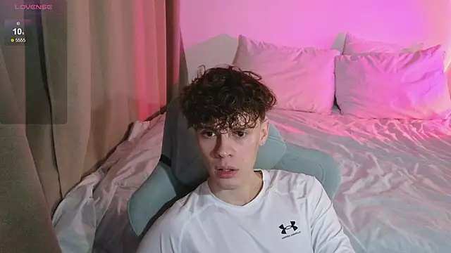 cute thomas online show from March 25, 2026, 5:52 pm