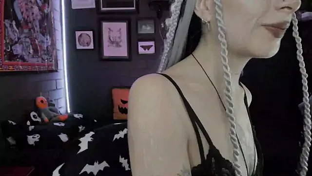 insania 9999  online show from December 15, 2025, 4:44 pm