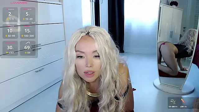 Snapshot of WhiteBunny chatting on September 9, 2025, 10:04 am WhiteBunny online show from September 9, 2025, 10:04 am