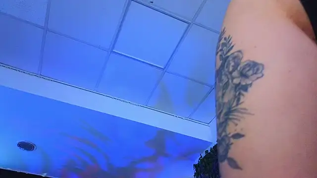 HotSkinnyX online show from January 23, 2025, 12:52 pm