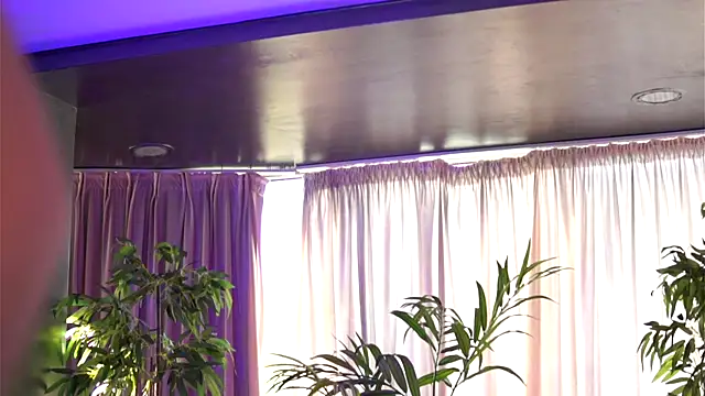 HotSkinnyX online show from September 18, 2025, 6:15 am