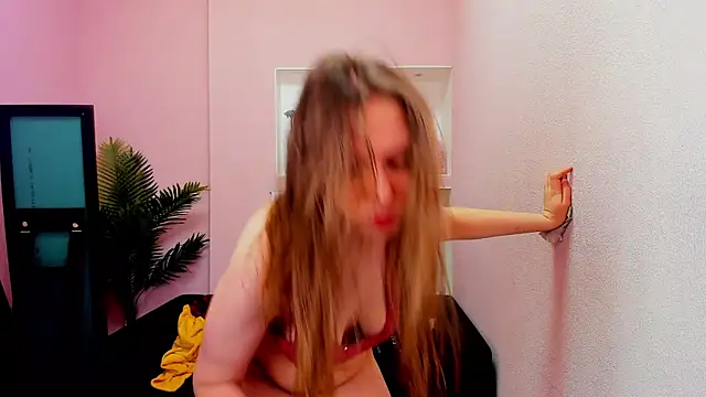 Persephoni online show from March 17, 2025, 6:42 pm