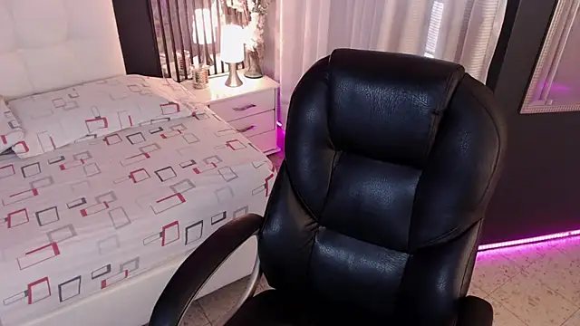 LiaVillalobos online show from January 9, 2026, 11:57 am