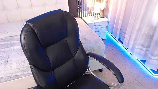 LiaVillalobos online show from January 17, 2026, 1:27 pm