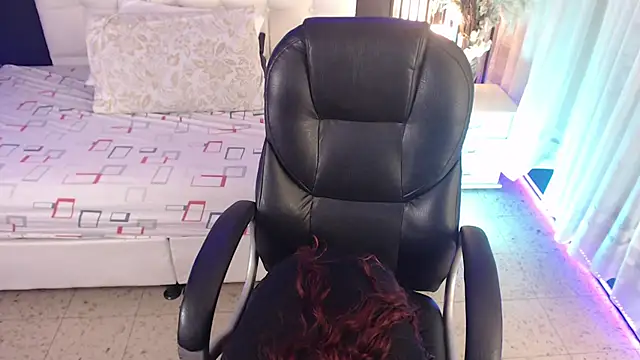 LiaVillalobos online show from April 7, 2026, 1:11 pm