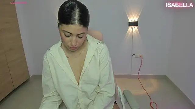 isabella thomsonp online show from October 29, 2025, 9:05 pm