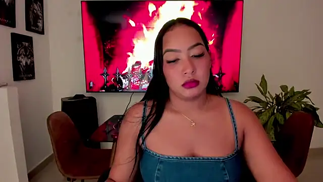 brunetenikole02 online show from October 20, 2025, 2:01 am